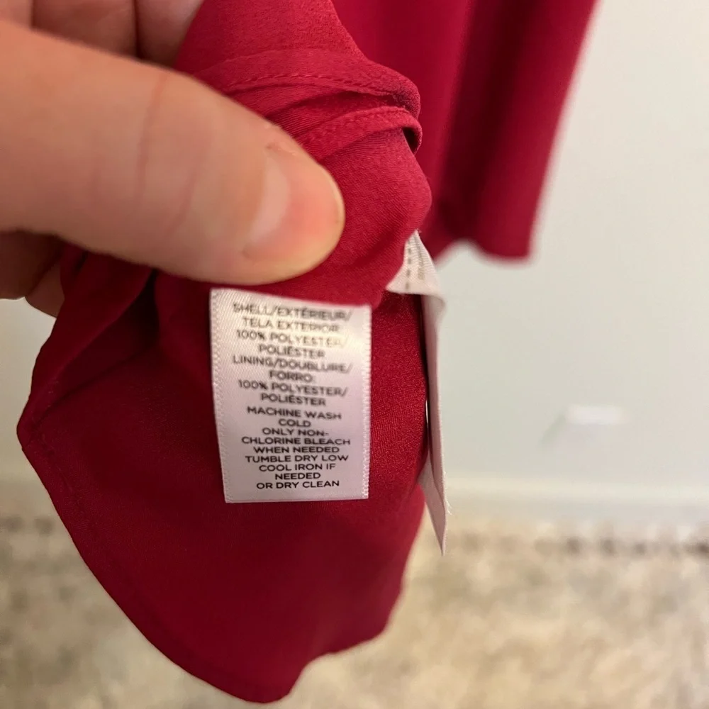 2/$30 LOFT - Raspberry Short Sleeve Mid Length Dress with Flutter Sleeves Size 6 - Picture 6 of 7